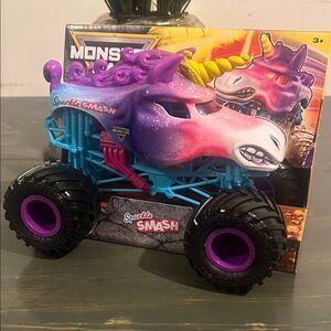 MONSTER JAM Sparkle Smash Unicorn Truck series 26 scale 1/24